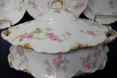 HAVILAND SCATTERED ROSES SCH 39F- ROUND COVERED SERVING BOWL  ..... http://jaapiesfinechinastore.com