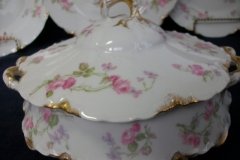 HAVILAND SCATTERED ROSES SCH 39F- ROUND COVERED SERVING BOWL  ..... http://jaapiesfinechinastore.com