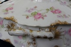 HAVILAND SCATTERED ROSES SCH 39F- ROUND COVERED SERVING BOWL  ..... http://jaapiesfinechinastore.com