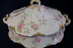 HAVILAND SCATTERED ROSES SCH 39F- ROUND COVERED SERVING BOWL  ..... http://jaapiesfinechinastore.com
