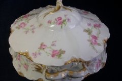 HAVILAND SCATTERED ROSES SCH 39F- ROUND COVERED SERVING BOWL  ..... http://jaapiesfinechinastore.com