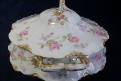 HAVILAND SCATTERED ROSES SCH 39F- ROUND COVERED SERVING BOWL  ..... http://jaapiesfinechinastore.com