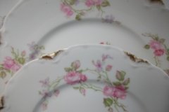 HAVILAND SCATTERED ROSES SCH 39F- SALAD PLATE  7 1/2"  ..... http://jaapiesfinechinastore.com