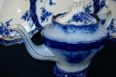 HENRY ALCOCK TOURAINE- TEA POT    .....   http://jaapiesfinechinastore.com