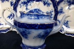 HENRY ALCOCK TOURAINE- TEA POT    .....   http://jaapiesfinechinastore.com