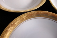 HUTSCHENREUTHER FAVORIT (ENCRUSTED GOLD BAND)-    BERRY DESSERT BOWL    ..... https://www.jaapiesFineChinaStore.com