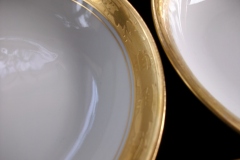 HUTSCHENREUTHER FAVORIT (ENCRUSTED GOLD BAND)-    BERRY DESSERT BOWL    ..... https://www.jaapiesFineChinaStore.com