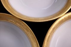 HUTSCHENREUTHER FAVORIT (ENCRUSTED GOLD BAND)-    BERRY DESSERT BOWL    ..... https://www.jaapiesFineChinaStore.com
