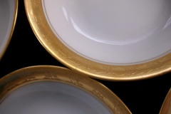 HUTSCHENREUTHER FAVORIT (ENCRUSTED GOLD BAND)-    BERRY DESSERT BOWL    ..... https://www.jaapiesFineChinaStore.com