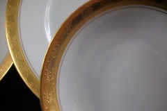 HUTSCHENREUTHER FAVORIT (ENCRUSTED GOLD BAND)-    BERRY DESSERT BOWL    ..... https://www.jaapiesFineChinaStore.com