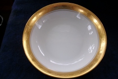 HUTSCHENREUTHER FAVORIT (ENCRUSTED GOLD BAND)-    BERRY DESSERT BOWL    ..... https://www.jaapiesFineChinaStore.com