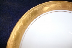 HUTSCHENREUTHER FAVORIT (ENCRUSTED GOLD BAND)-    BERRY DESSERT BOWL    ..... https://www.jaapiesFineChinaStore.com