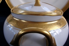 HUTSCHENREUTHER FAVORIT (ENCRUSTED GOLD BAND)-   COVERED SUGAR BOWL    ..... https://www.jaapiesFineChinaStore.com