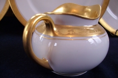 HUTSCHENREUTHER FAVORIT- CREAMER   .....  jaapiesFineChinaStore.com