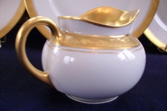 HUTSCHENREUTHER FAVORIT (ENCRUSTED GOLD BAND)-   CREAMER  8oz    ..... https://www.jaapiesFineChinaStore.com