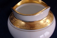 HUTSCHENREUTHER FAVORIT (ENCRUSTED GOLD BAND)-   CREAMER  8oz    ..... https://www.jaapiesFineChinaStore.com