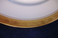 HUTSCHENREUTHER FAVORIT (ENCRUSTED GOLD BAND)-  DINNER PLATE  .....  https://www.jaapiesFineChinaStore.com