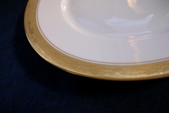 HUTSCHENREUTHER FAVORIT (ENCRUSTED GOLD BAND)-  DINNER PLATE  .....  https://www.jaapiesFineChinaStore.com