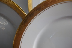 HUTSCHENREUTHER FAVORIT (ENCRUSTED GOLD BAND)-  DINNER PLATE  .....  https://www.jaapiesFineChinaStore.com