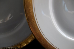 HUTSCHENREUTHER FAVORIT (ENCRUSTED GOLD BAND)-  DINNER PLATE  .....  https://www.jaapiesFineChinaStore.com