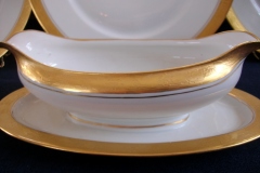 HUTSCHENREUTHER FAVORIT (ENCRUSTED GOLD BAND)-   GRAVY BOAT  WITH  ATTACHED UNDERPLATE    ..... https://www.jaapiesFineChinaStore.com