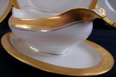 HUTSCHENREUTHER FAVORIT (ENCRUSTED GOLD BAND)-   GRAVY BOAT  WITH  ATTACHED UNDERPLATE    ..... https://www.jaapiesFineChinaStore.com