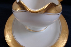 HUTSCHENREUTHER FAVORIT (ENCRUSTED GOLD BAND)-   GRAVY BOAT  WITH  ATTACHED UNDERPLATE    ..... https://www.jaapiesFineChinaStore.com