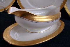 HUTSCHENREUTHER FAVORIT (ENCRUSTED GOLD BAND)-   GRAVY BOAT  WITH  ATTACHED UNDERPLATE    ..... https://www.jaapiesFineChinaStore.com