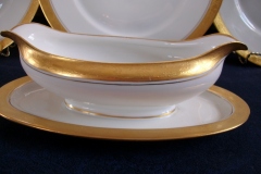 HUTSCHENREUTHER FAVORIT (ENCRUSTED GOLD BAND)-   GRAVY BOAT  WITH  ATTACHED UNDERPLATE    ..... https://www.jaapiesFineChinaStore.com