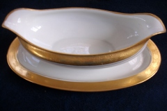 HUTSCHENREUTHER FAVORIT (ENCRUSTED GOLD BAND)-   GRAVY BOAT  WITH  ATTACHED UNDERPLATE    ..... https://www.jaapiesFineChinaStore.com