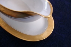 HUTSCHENREUTHER FAVORIT (ENCRUSTED GOLD BAND)-   GRAVY BOAT  WITH  ATTACHED UNDERPLATE    ..... https://www.jaapiesFineChinaStore.com