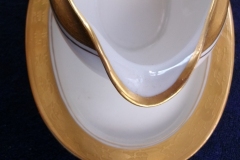 HUTSCHENREUTHER FAVORIT (ENCRUSTED GOLD BAND)-   GRAVY BOAT  WITH  ATTACHED UNDERPLATE    ..... https://www.jaapiesFineChinaStore.com