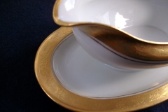 HUTSCHENREUTHER FAVORIT (ENCRUSTED GOLD BAND)-   GRAVY BOAT  WITH  ATTACHED UNDERPLATE    ..... https://www.jaapiesFineChinaStore.com