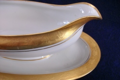 HUTSCHENREUTHER FAVORIT (ENCRUSTED GOLD BAND)-   GRAVY BOAT  WITH  ATTACHED UNDERPLATE    ..... https://www.jaapiesFineChinaStore.com