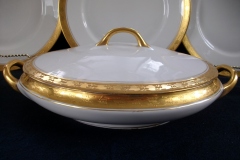 HUTSCHENREUTHER FAVORIT (ENCRUSTED GOLD BAND)-   OVAL COVERED SERVING BOWL     ..... https://www.jaapiesFineChinaStore.com