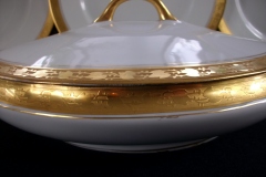 HUTSCHENREUTHER FAVORIT (ENCRUSTED GOLD BAND)-   OVAL COVERED SERVING BOWL     ..... https://www.jaapiesFineChinaStore.com