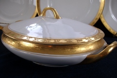 HUTSCHENREUTHER FAVORIT (ENCRUSTED GOLD BAND)-   OVAL COVERED SERVING BOWL     ..... https://www.jaapiesFineChinaStore.com