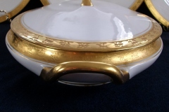 HUTSCHENREUTHER FAVORIT (ENCRUSTED GOLD BAND)-   OVAL COVERED SERVING BOWL     ..... https://www.jaapiesFineChinaStore.com