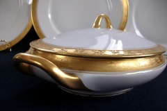 HUTSCHENREUTHER FAVORIT (ENCRUSTED GOLD BAND)-   OVAL COVERED SERVING BOWL     ..... https://www.jaapiesFineChinaStore.com