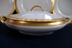 HUTSCHENREUTHER FAVORIT (ENCRUSTED GOLD BAND)-   OVAL COVERED SERVING BOWL     ..... https://www.jaapiesFineChinaStore.com