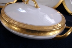 HUTSCHENREUTHER FAVORIT (ENCRUSTED GOLD BAND)-   OVAL COVERED SERVING BOWL     ..... https://www.jaapiesFineChinaStore.com