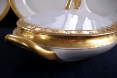 HUTSCHENREUTHER FAVORIT (ENCRUSTED GOLD BAND)-   OVAL COVERED SERVING BOWL     ..... https://www.jaapiesFineChinaStore.com