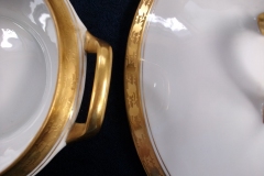 HUTSCHENREUTHER FAVORIT (ENCRUSTED GOLD BAND)-   OVAL COVERED SERVING BOWL     ..... https://www.jaapiesFineChinaStore.com