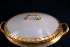 HUTSCHENREUTHER FAVORIT (ENCRUSTED GOLD BAND)-   OVAL COVERED SERVING BOWL     ..... https://www.jaapiesFineChinaStore.com