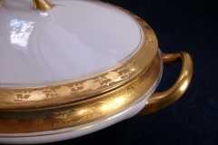 HUTSCHENREUTHER FAVORIT (ENCRUSTED GOLD BAND)-   OVAL COVERED SERVING BOWL     ..... https://www.jaapiesFineChinaStore.com