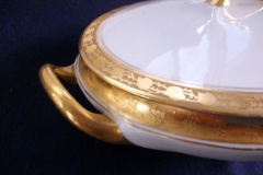 HUTSCHENREUTHER FAVORIT (ENCRUSTED GOLD BAND)-   OVAL COVERED SERVING BOWL     ..... https://www.jaapiesFineChinaStore.com