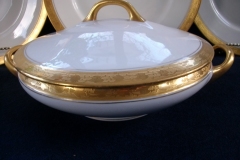 HUTSCHENREUTHER FAVORIT (ENCRUSTED GOLD BAND)-   ROUND COVERED SERVING BOWL     ..... https://www.jaapiesFineChinaStore.com