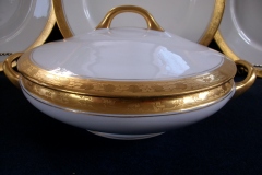 HUTSCHENREUTHER FAVORIT (ENCRUSTED GOLD BAND)-   ROUND COVERED SERVING BOWL     ..... https://www.jaapiesFineChinaStore.com