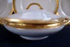 HUTSCHENREUTHER FAVORIT (ENCRUSTED GOLD BAND)-   ROUND COVERED SERVING BOWL     ..... https://www.jaapiesFineChinaStore.com