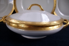 HUTSCHENREUTHER FAVORIT (ENCRUSTED GOLD BAND)-   ROUND COVERED SERVING BOWL     ..... https://www.jaapiesFineChinaStore.com